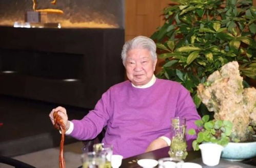 蔡澜一生无儿无女，住酒店套房养老，独特生活方式背后的思考